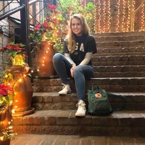 Meet your Posher, Becca